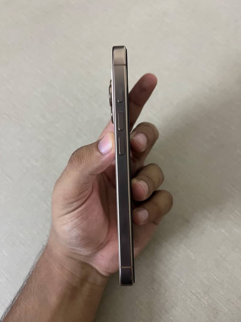 Apple iPhone 16 Pro 4