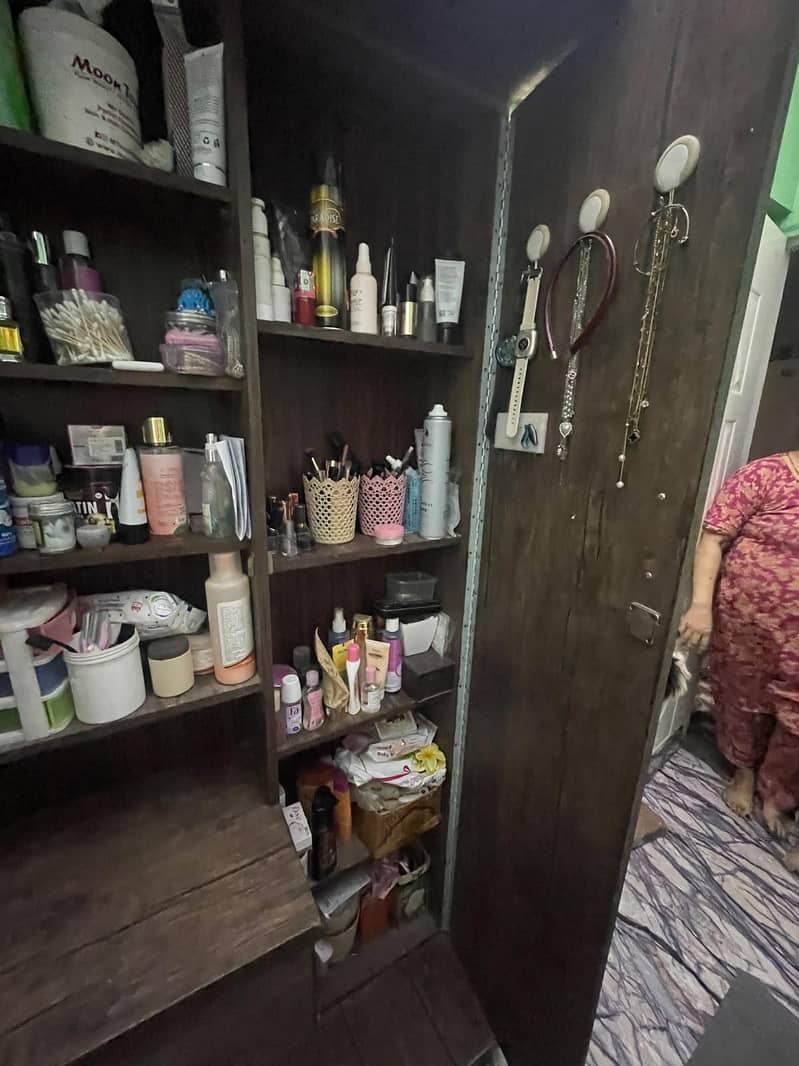 Dressing Cabinet 5