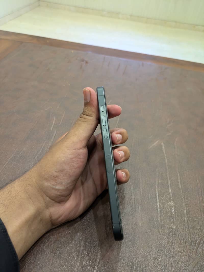 Apple iPhone 15 Pro Max 2