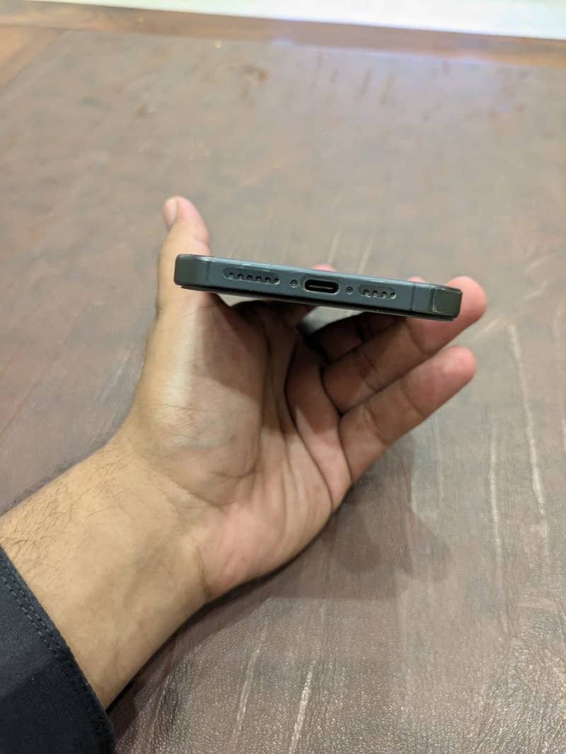 Apple iPhone 15 Pro Max 3