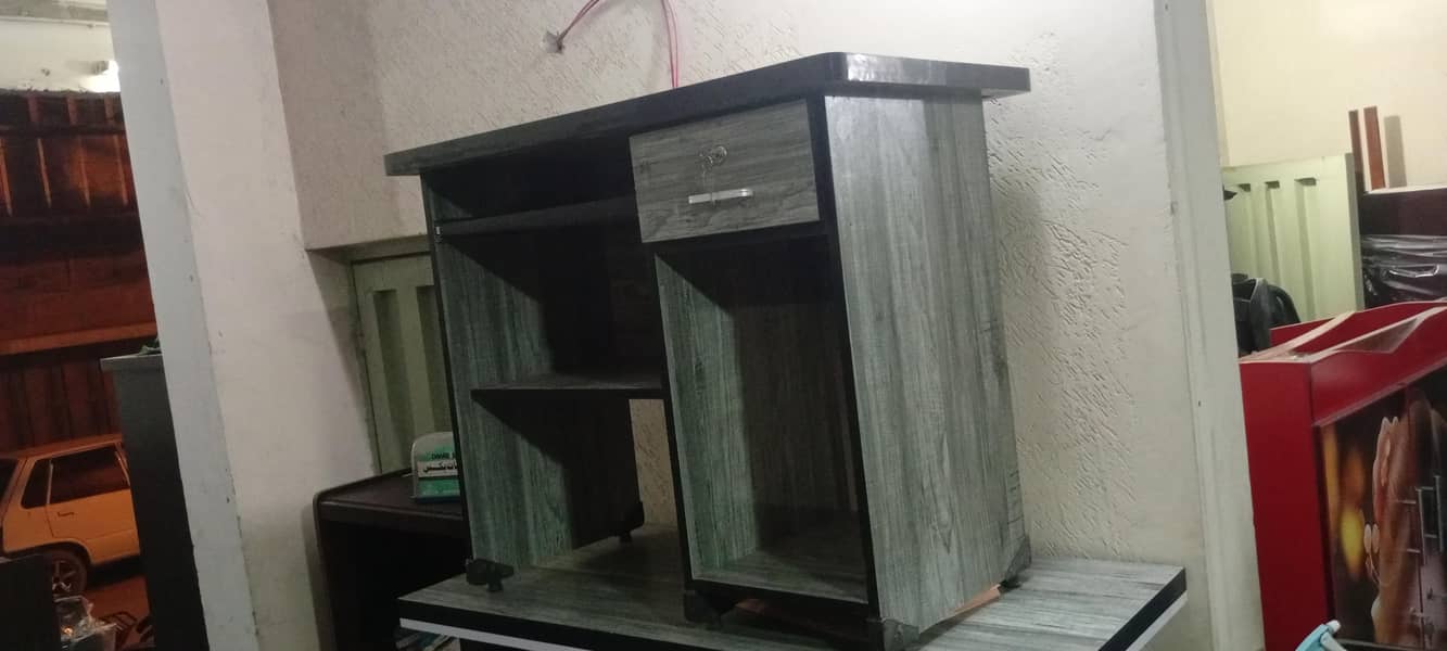 computer Table 2ftby3ft 0