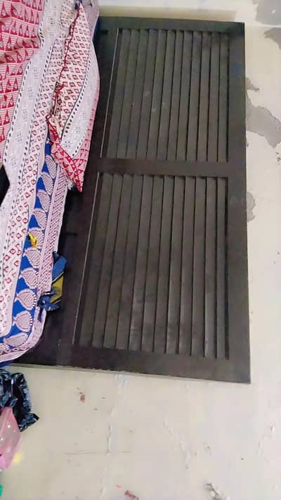 a king wooden plus plaii bed
