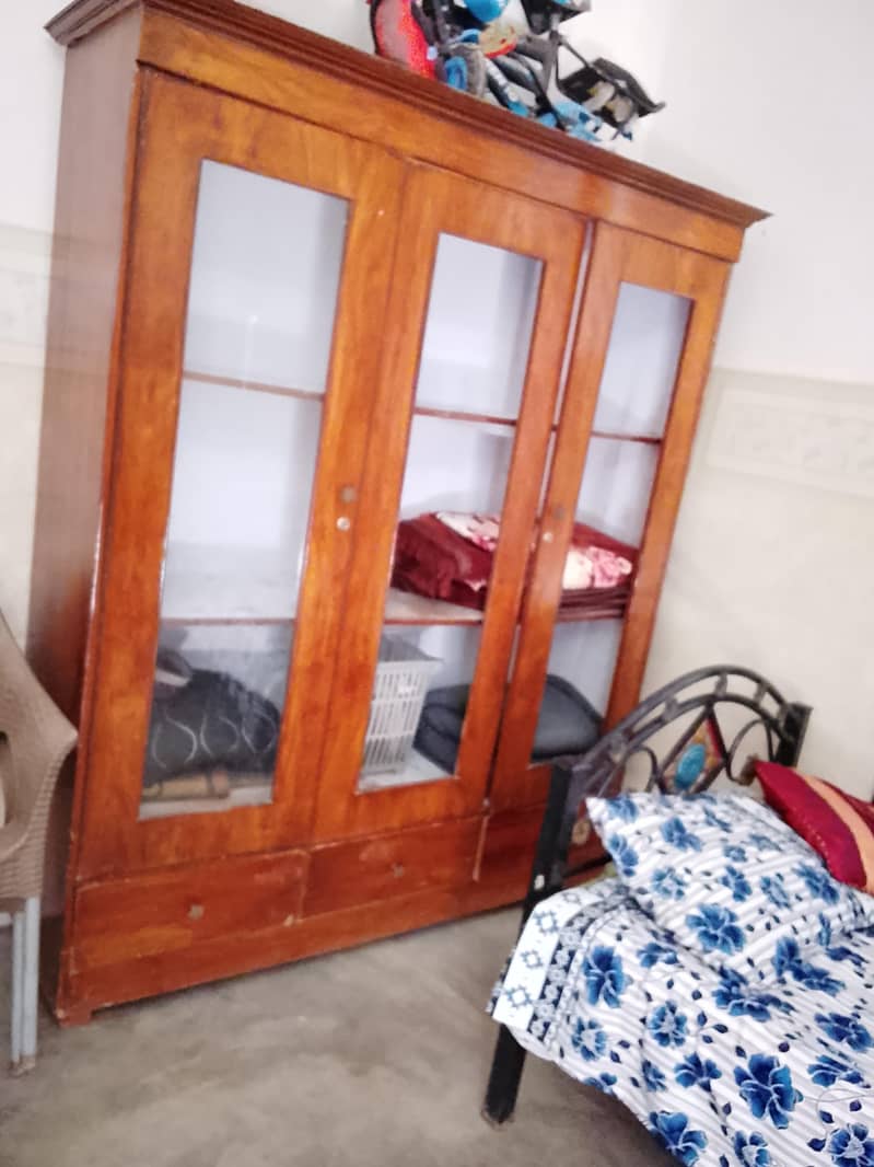 shokes almari 1