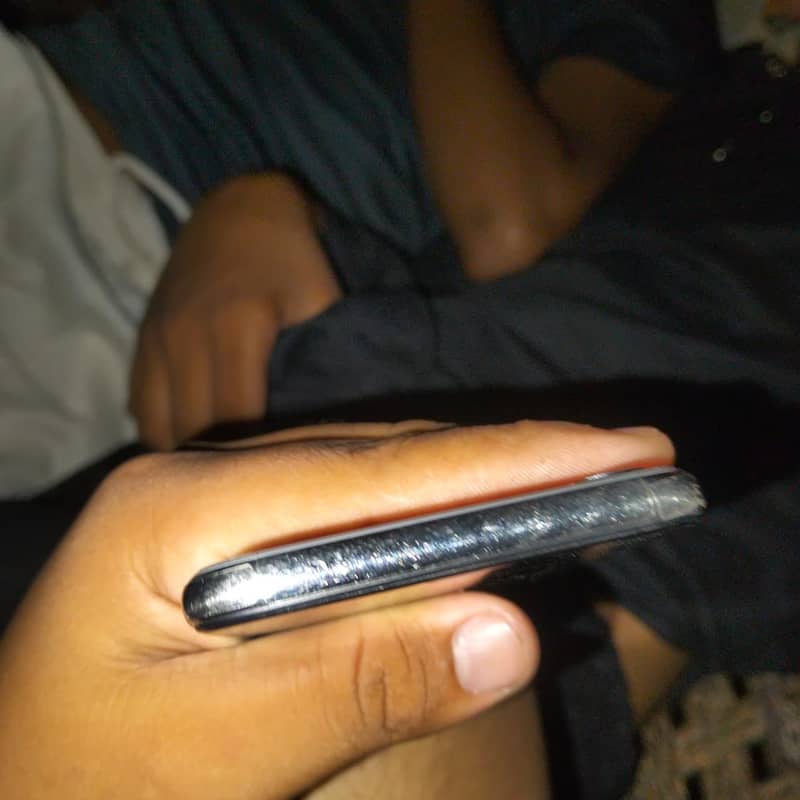 Apple iPhone X 4
