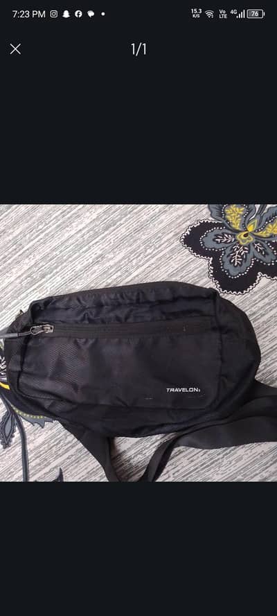 Travelon black croos bag in good condition multiple compartment