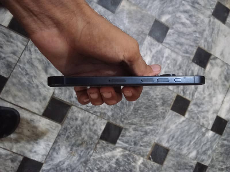 Apple iPhone 15 Pro 4