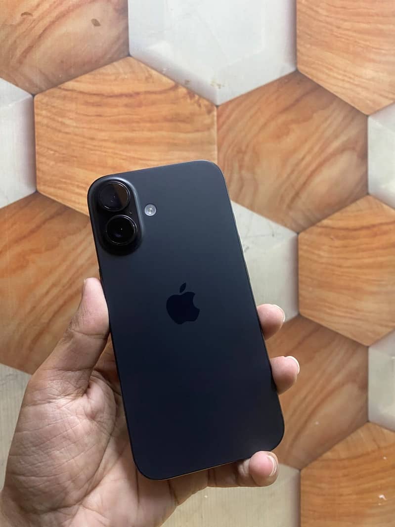 iPhone 16 0