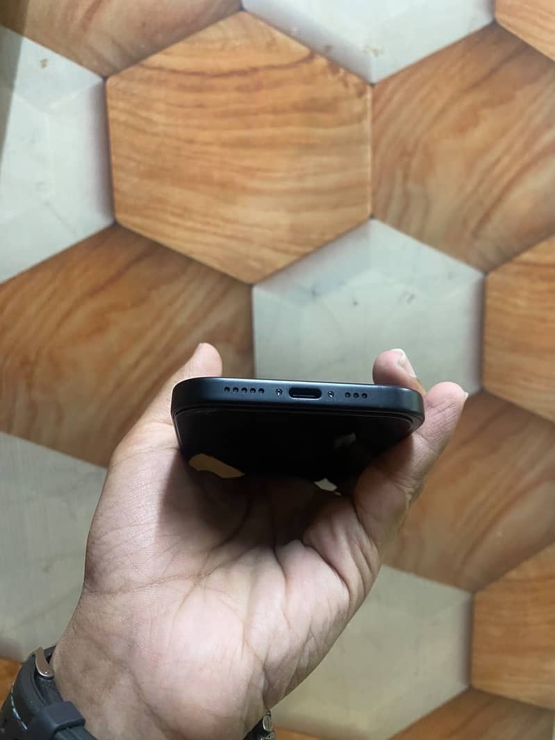 iPhone 16 3