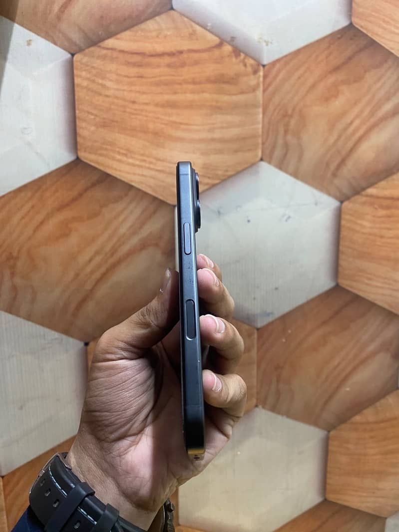 iPhone 16 5