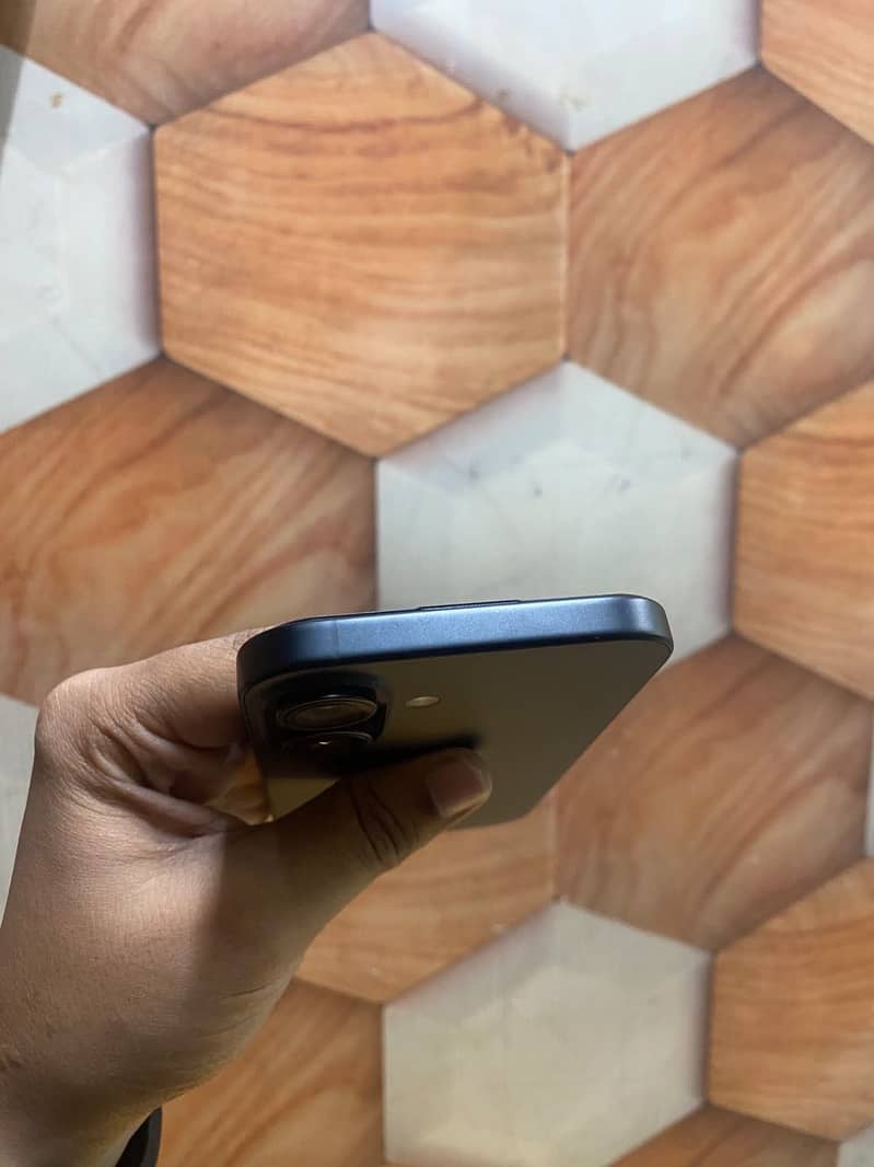 iPhone 16 6