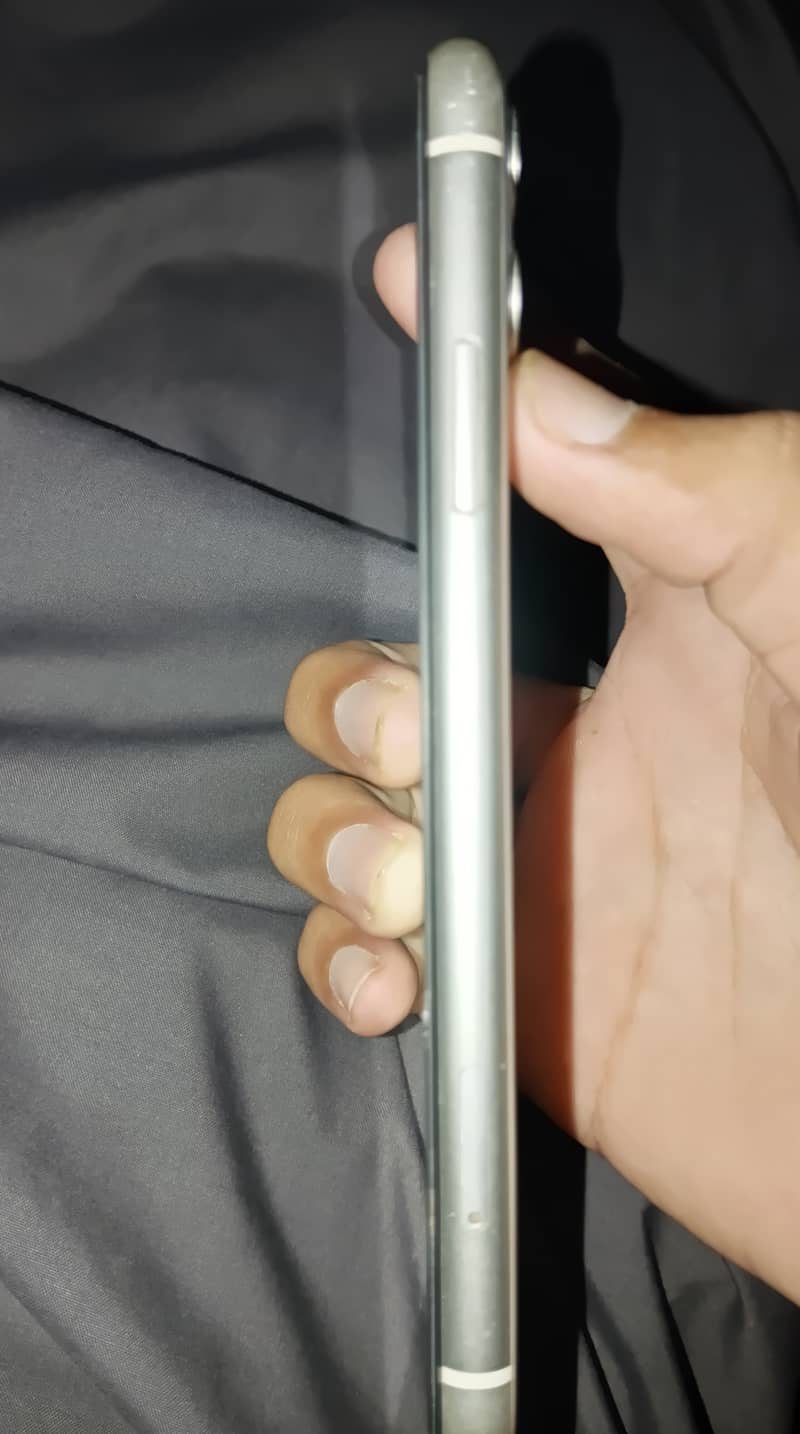 Apple iPhone 11 0