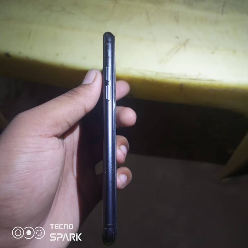 Apple iPhone 8 1