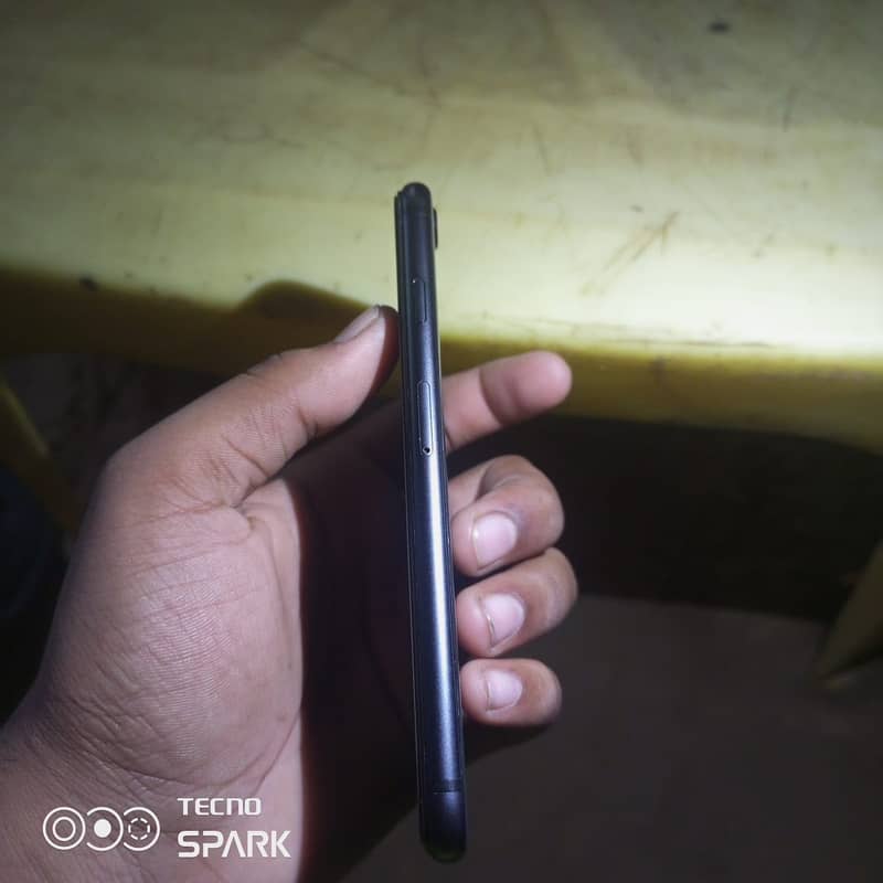 Apple iPhone 8 3
