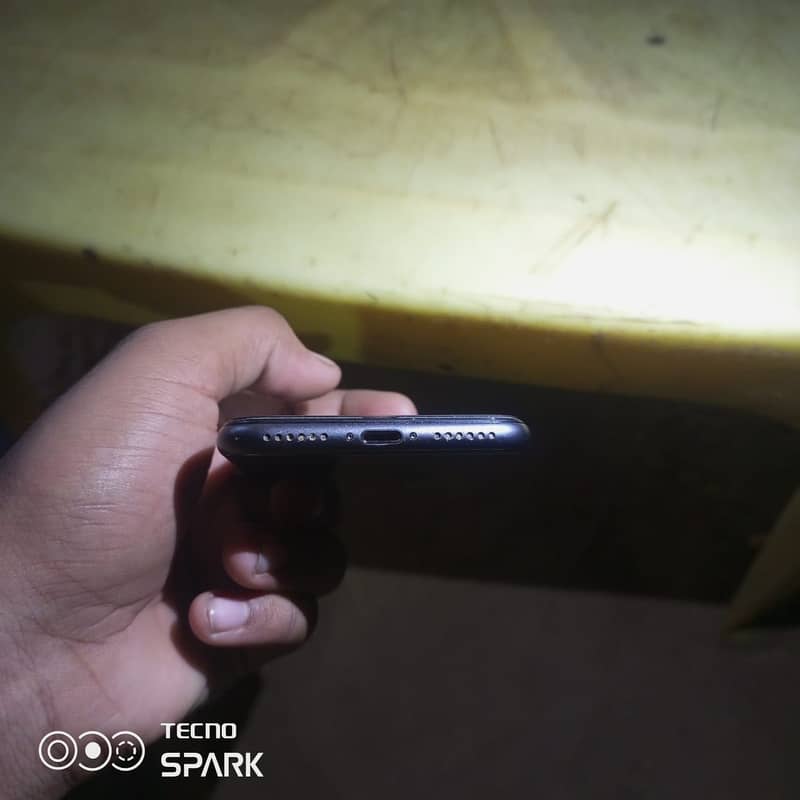 Apple iPhone 8 5