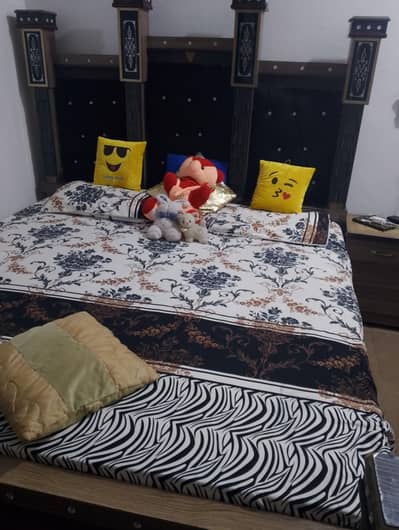 Room Bed Set In Good Condition