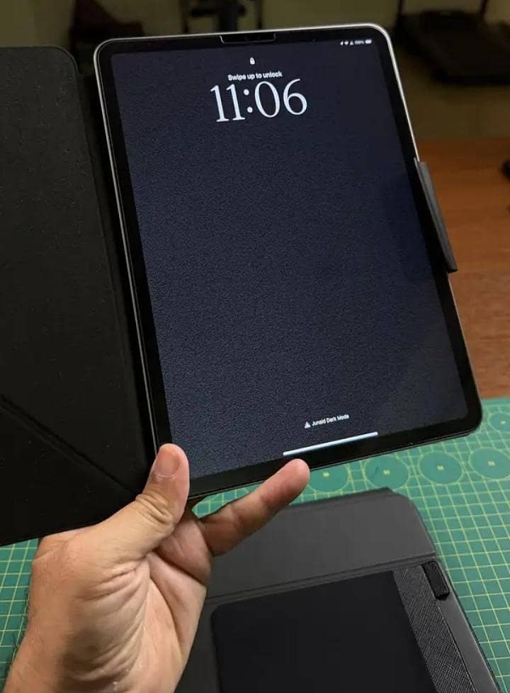Apple iPad Pro M2 Pen keyboard 2