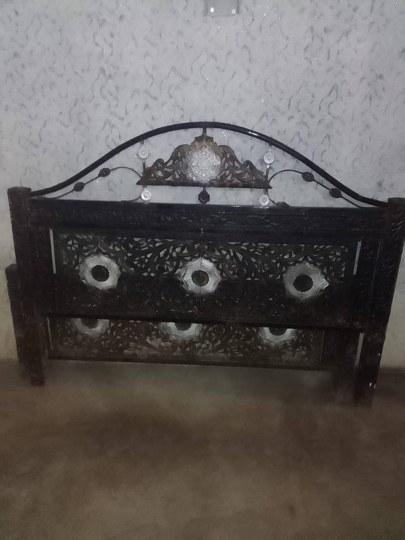 iron bed 0