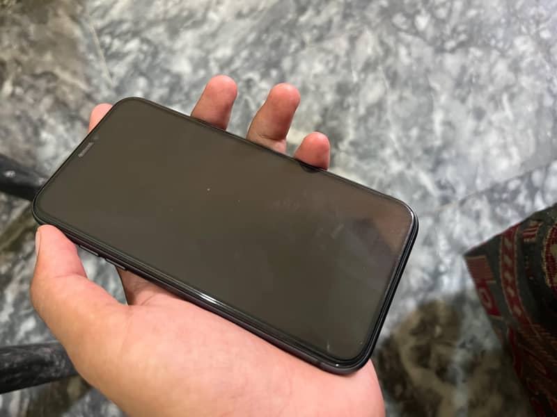 Apple iPhone 11 4