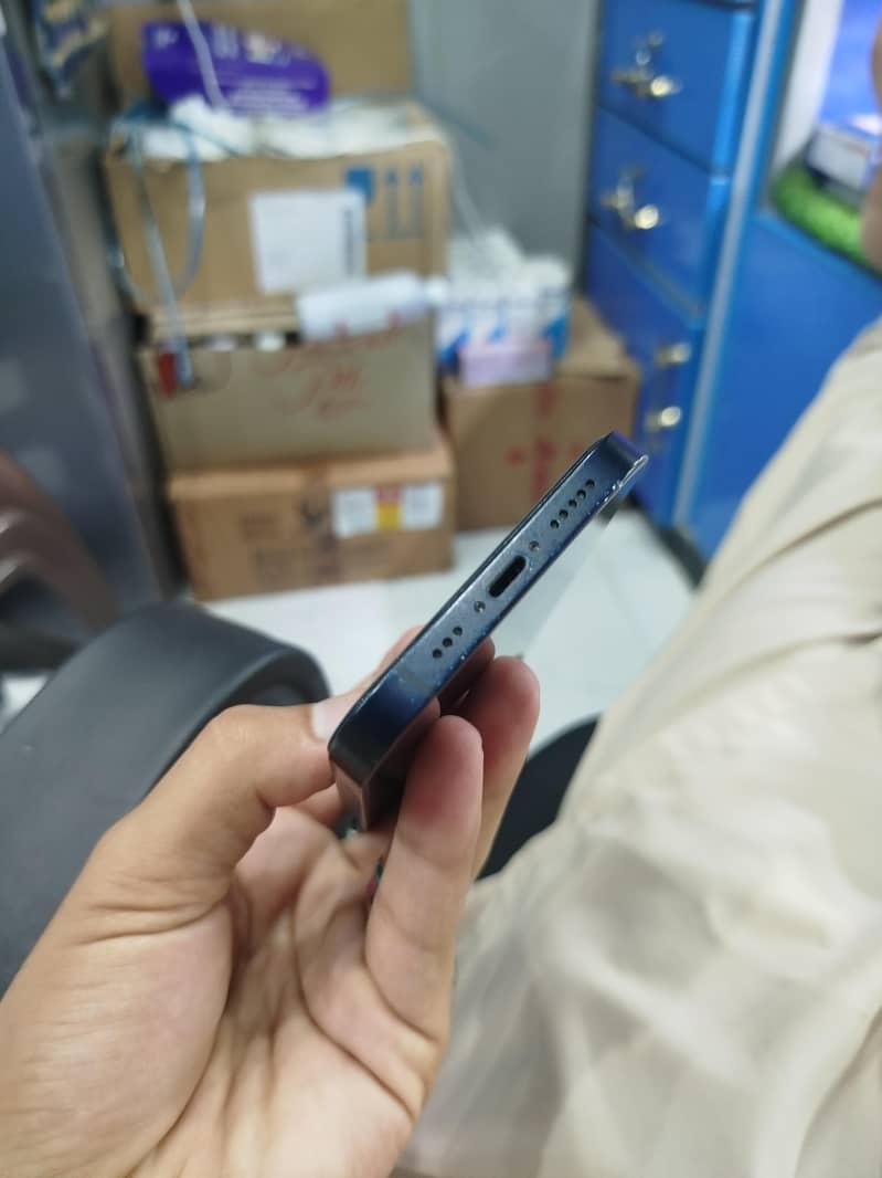 Apple iPhone 12 2