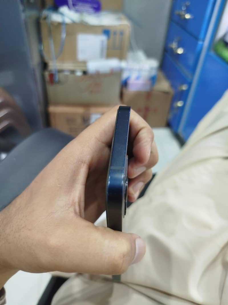Apple iPhone 12 3
