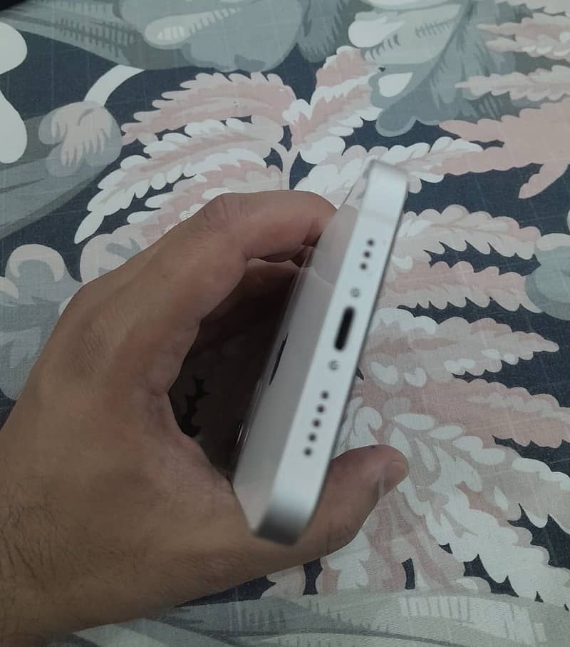 Apple iPhone 12 0