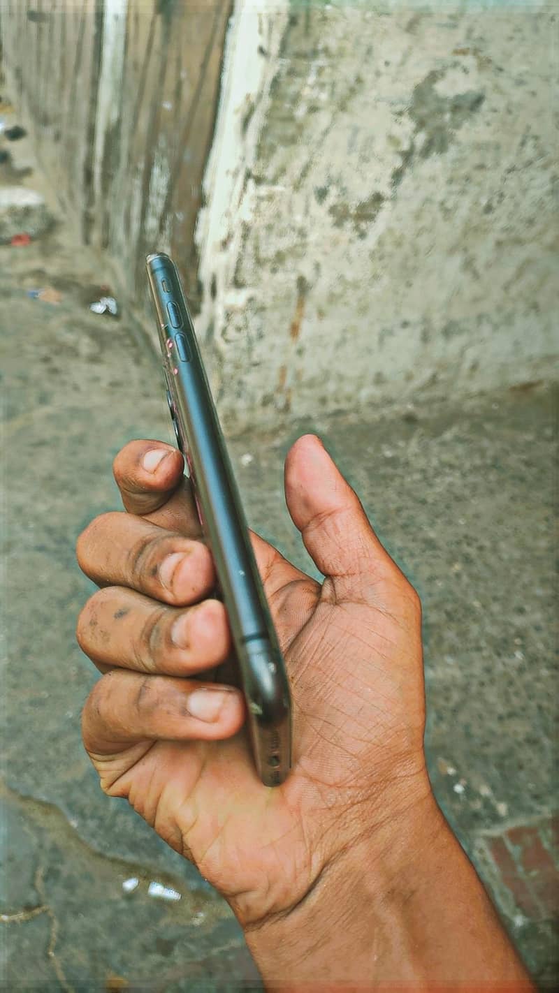 Apple iPhone 11 3