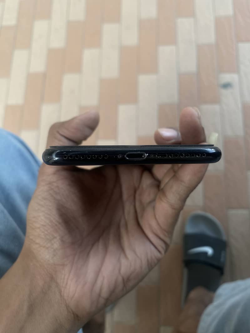 Apple iPhone 7 Plus 5