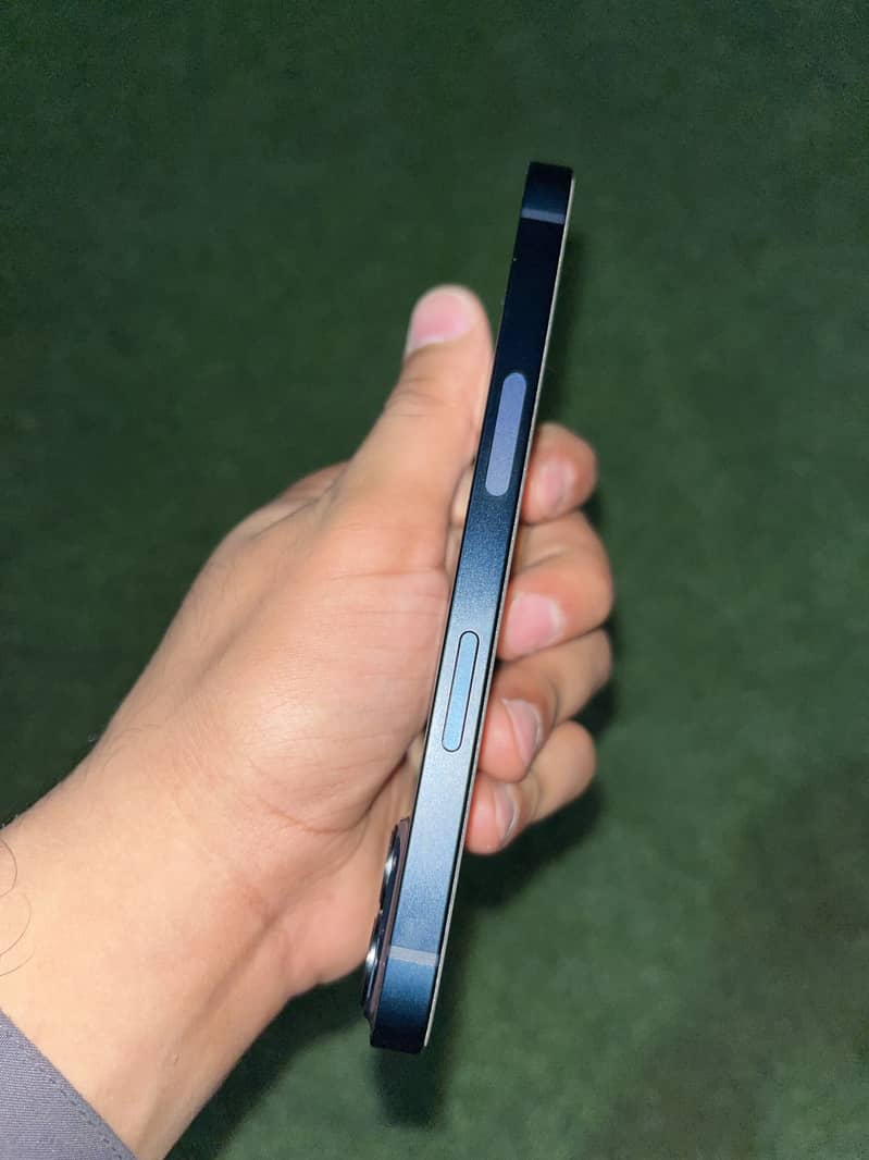 Apple iPhone 13 2