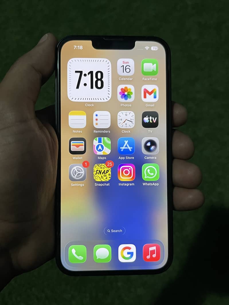 Apple iPhone 13 4