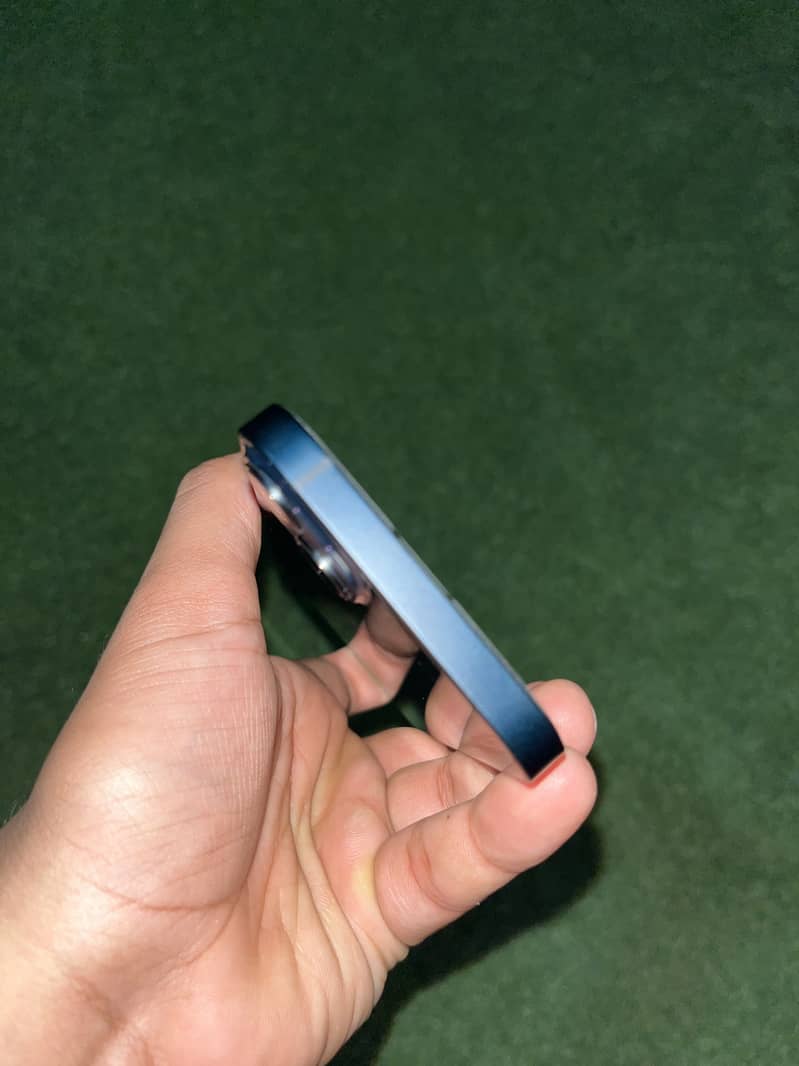 Apple iPhone 13 5