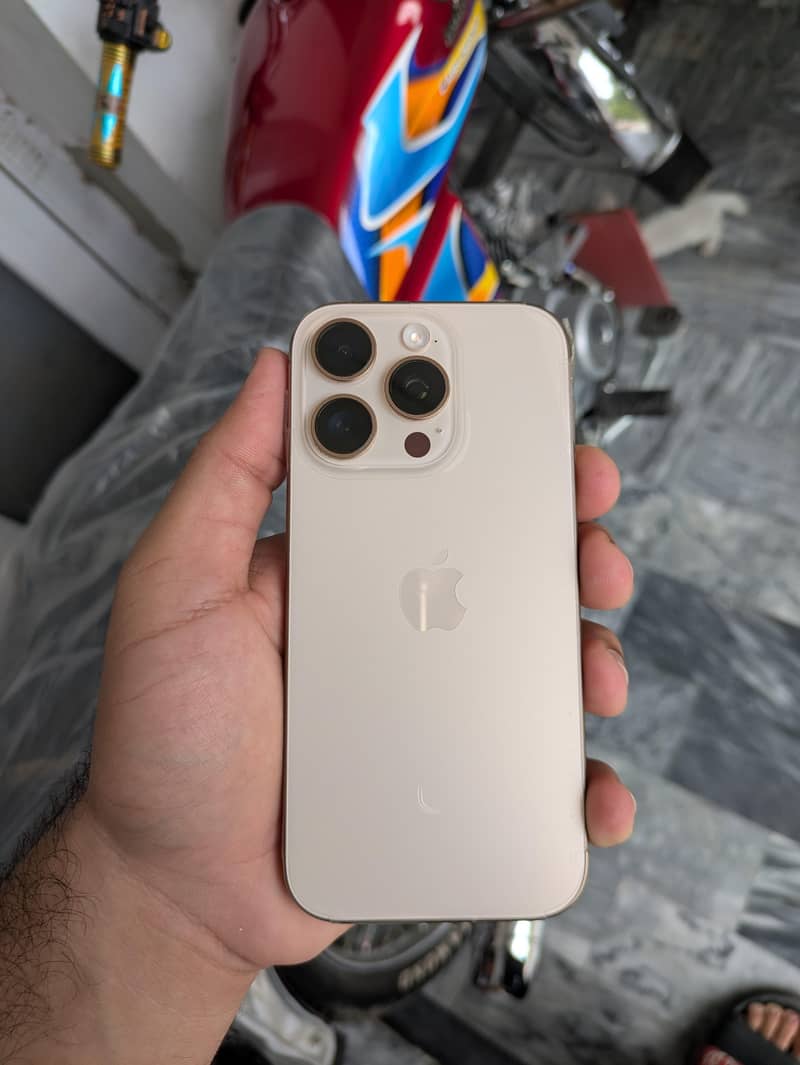 Apple iPhone 16 Pro 0