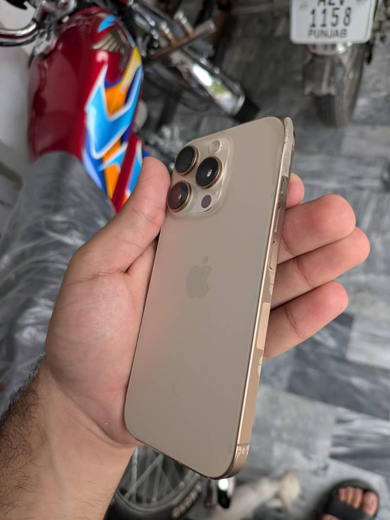 Apple iPhone 16 Pro 1