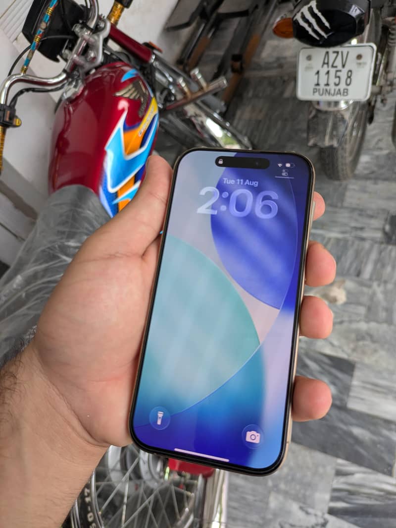 Apple iPhone 16 Pro 2