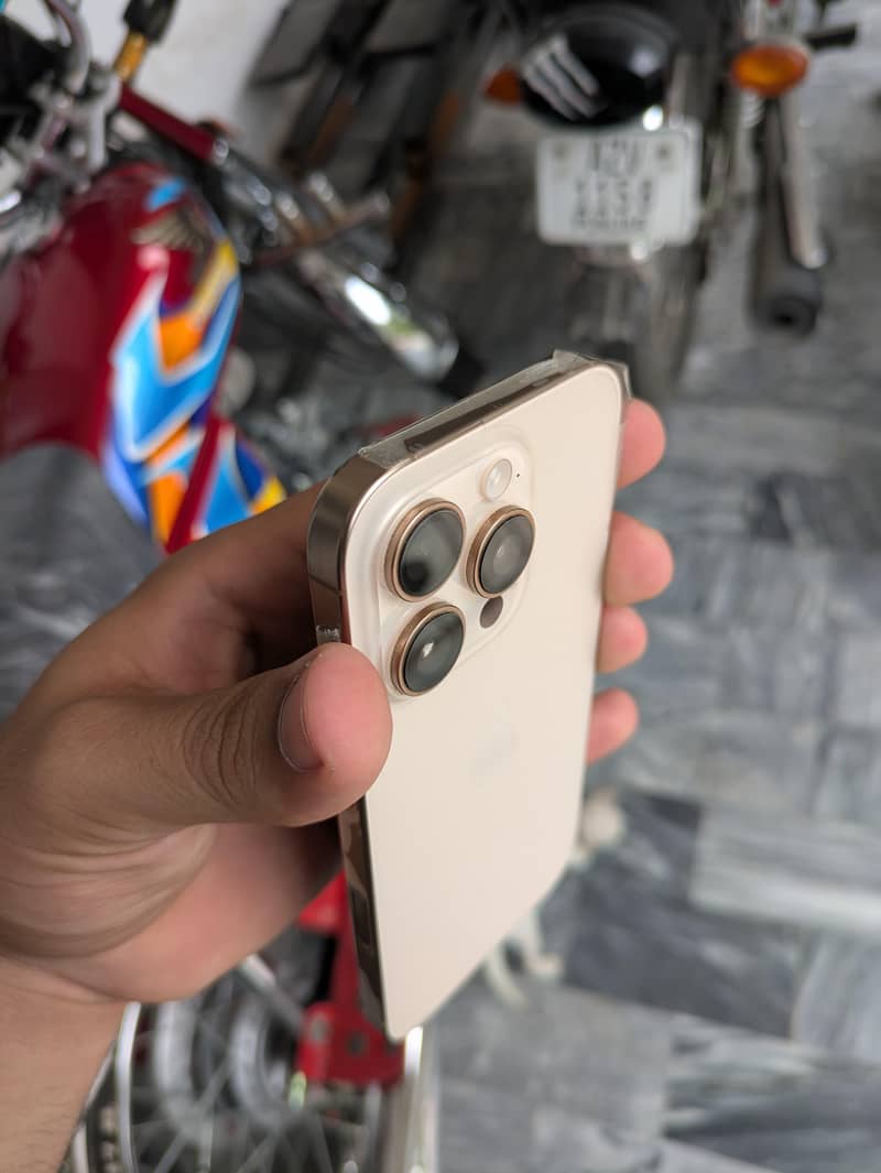 Apple iPhone 16 Pro 5