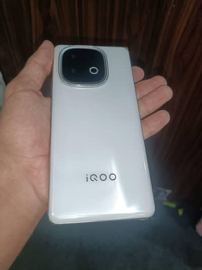 Vivo iQOO