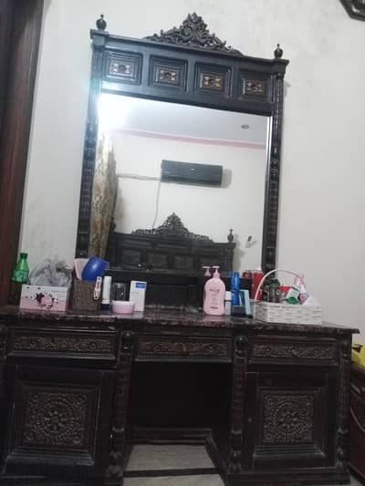 dressing table