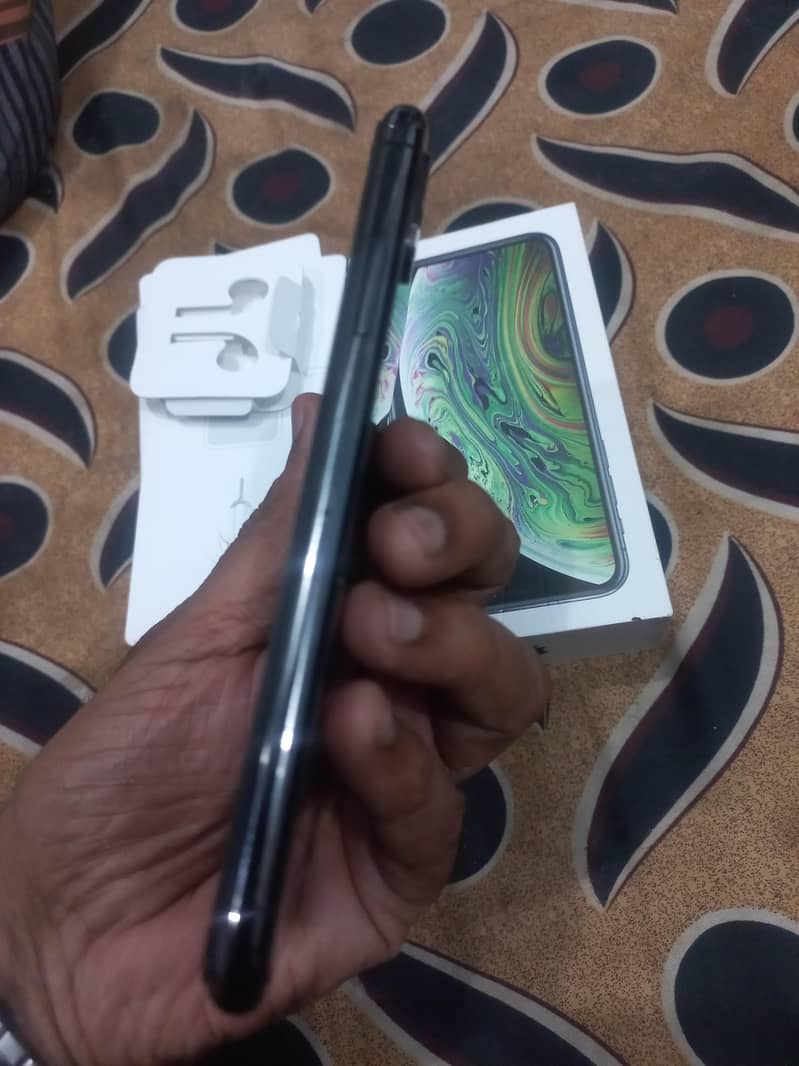 iphone XS 0