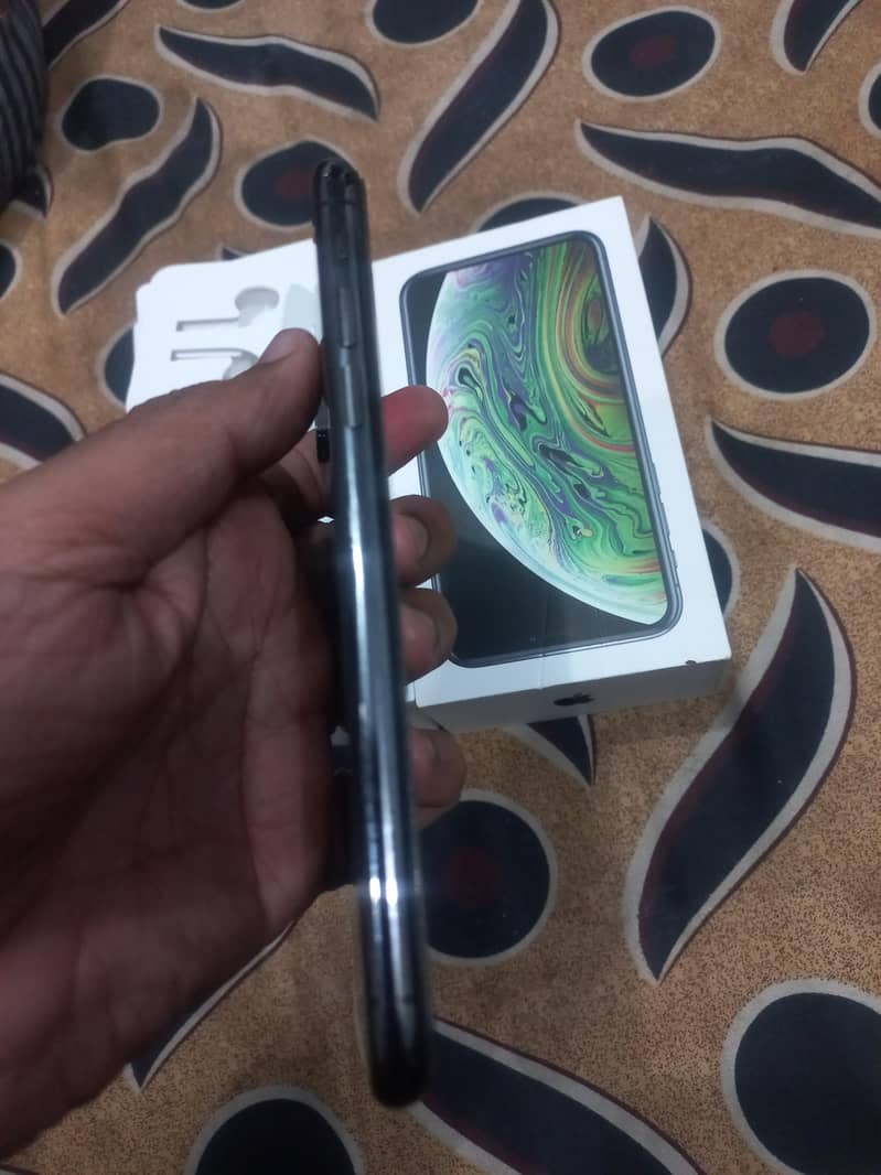 iphone XS 4