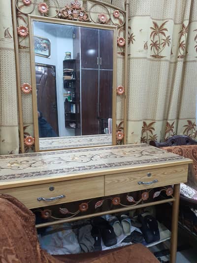 Iron Dressing Table with Mirror