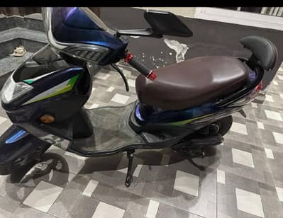 Stylish Black Blue Scooty | Excellent Condition | Ready To Ride