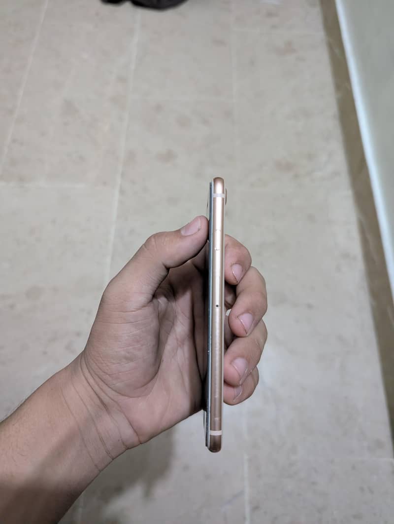 Apple iPhone 8 3
