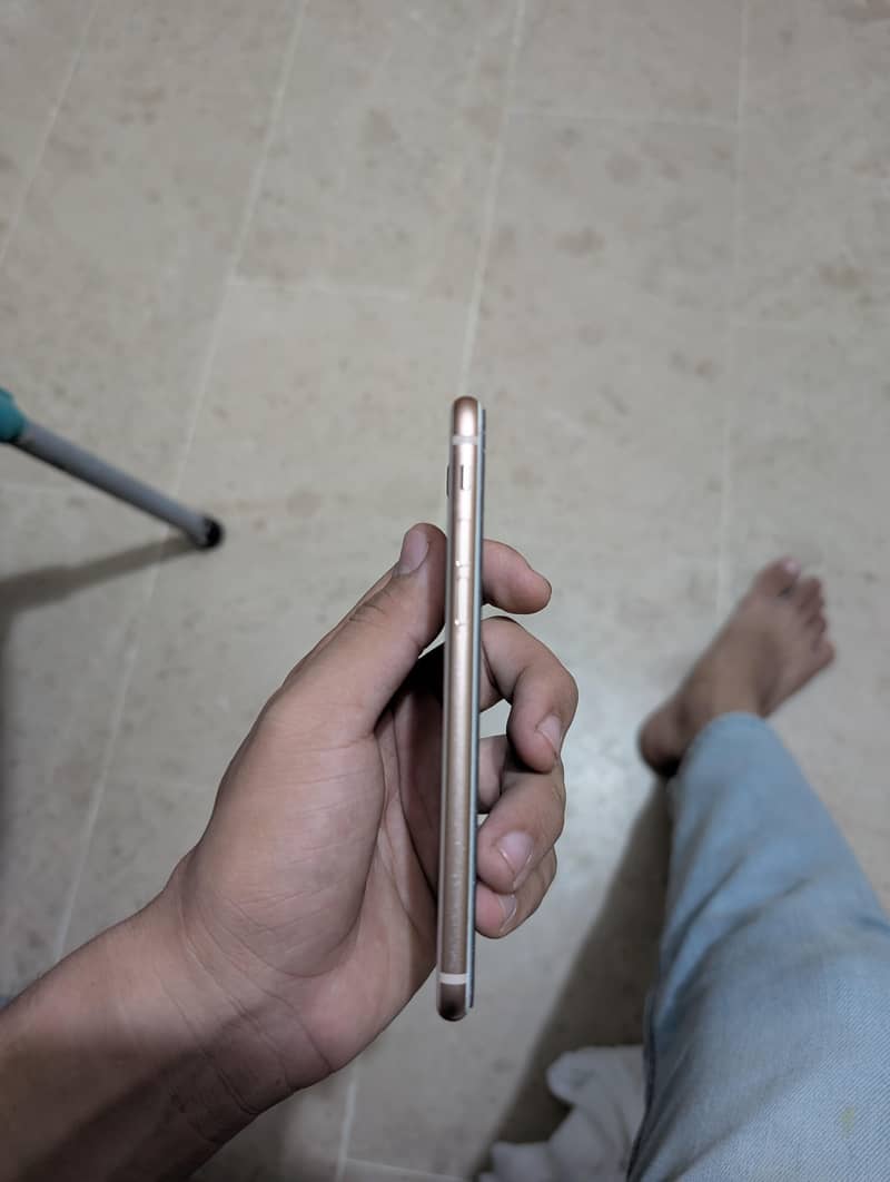 Apple iPhone 8 4