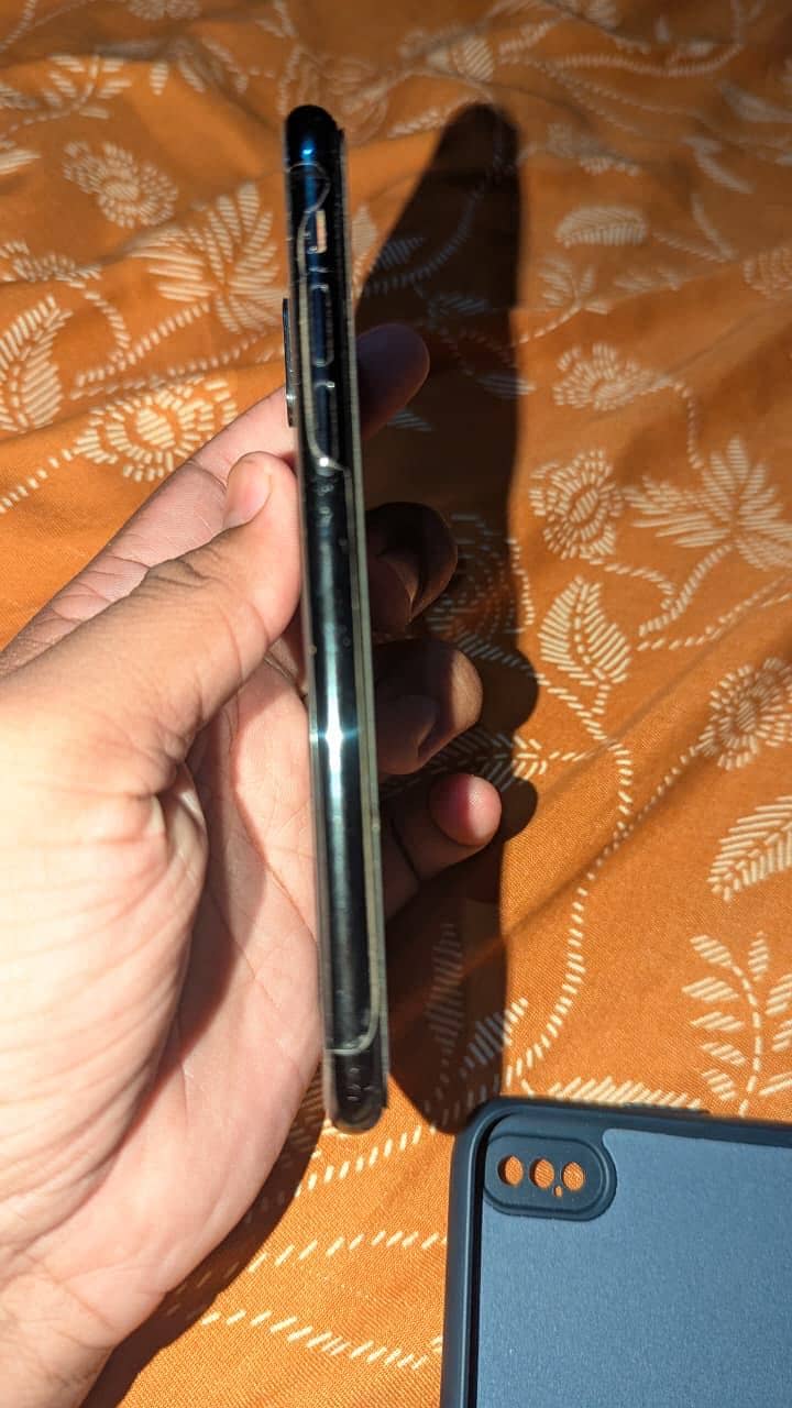 Apple iPhone X 5