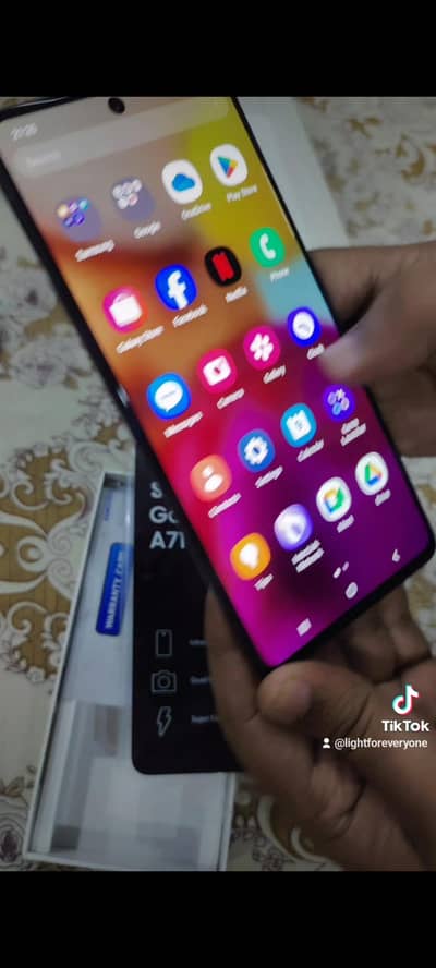 one hand cell in very good position panel change