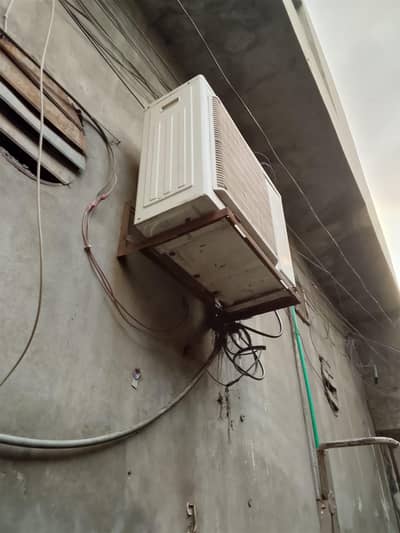 gree ac 2ton capacity very good condition