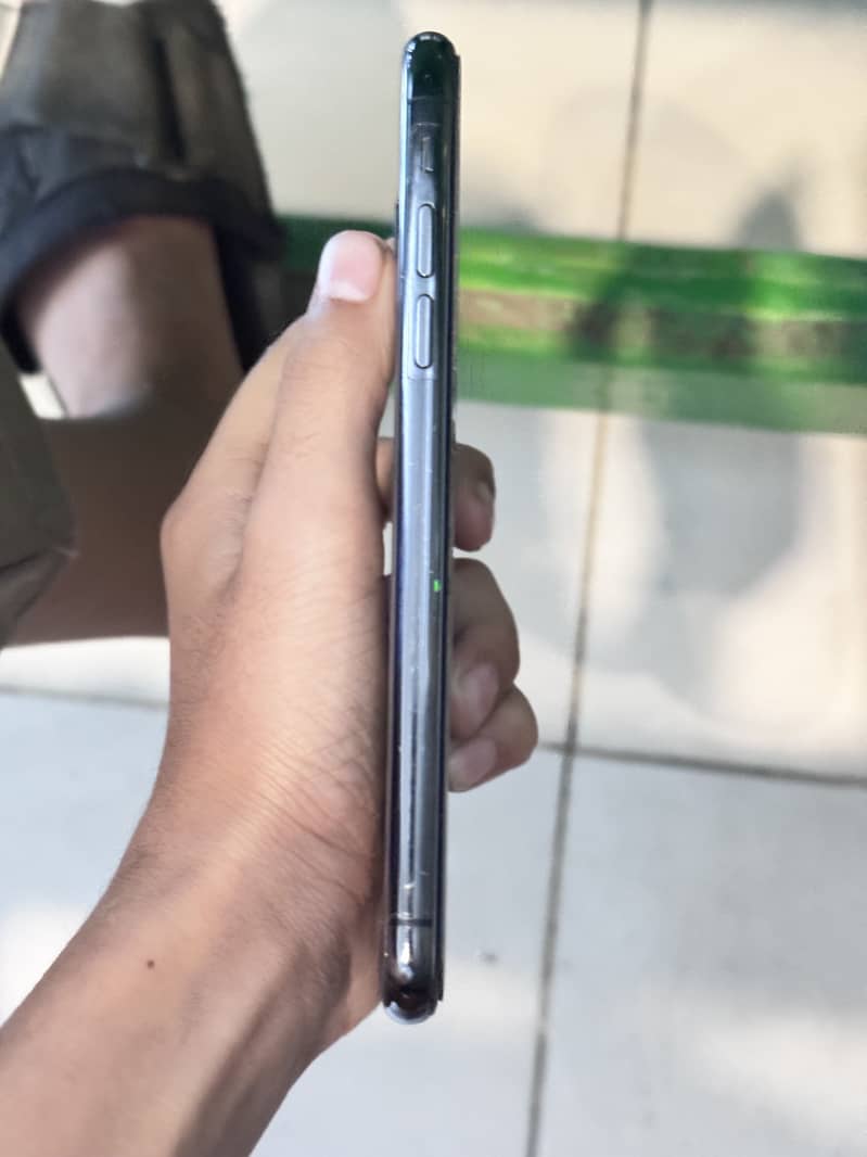 Apple iPhone X 4