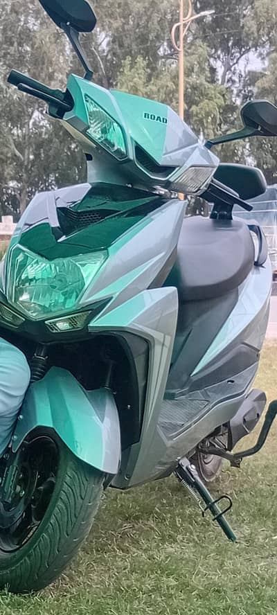 Electric scooty