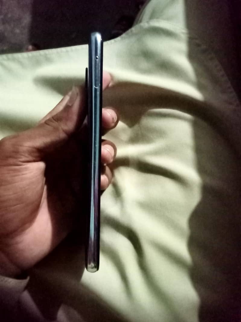 Sharp Aquos R2 5