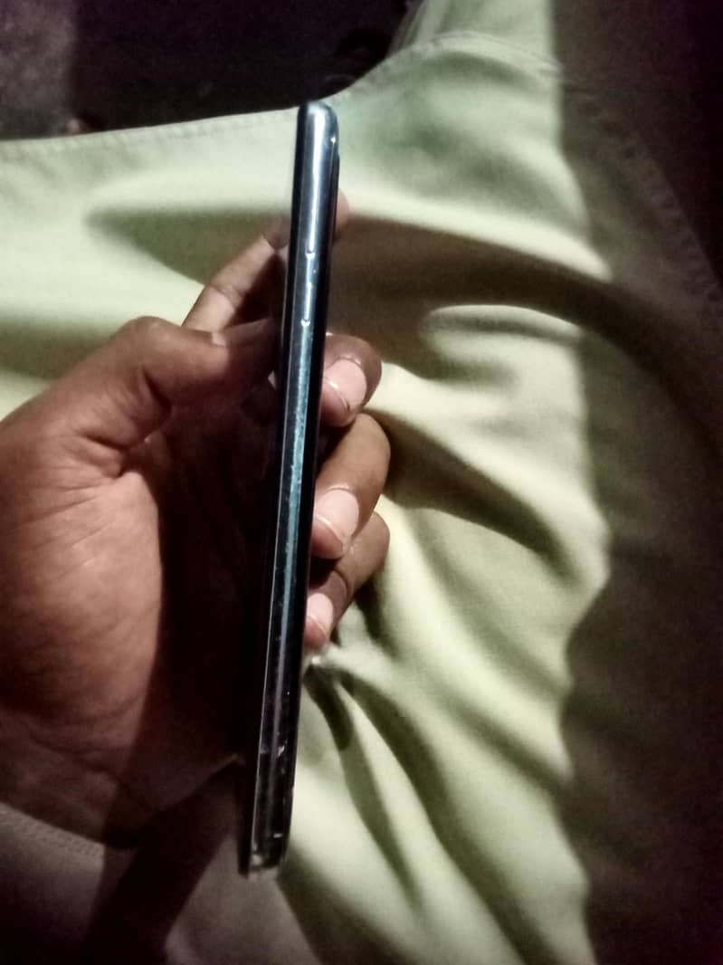 Sharp Aquos R2 7