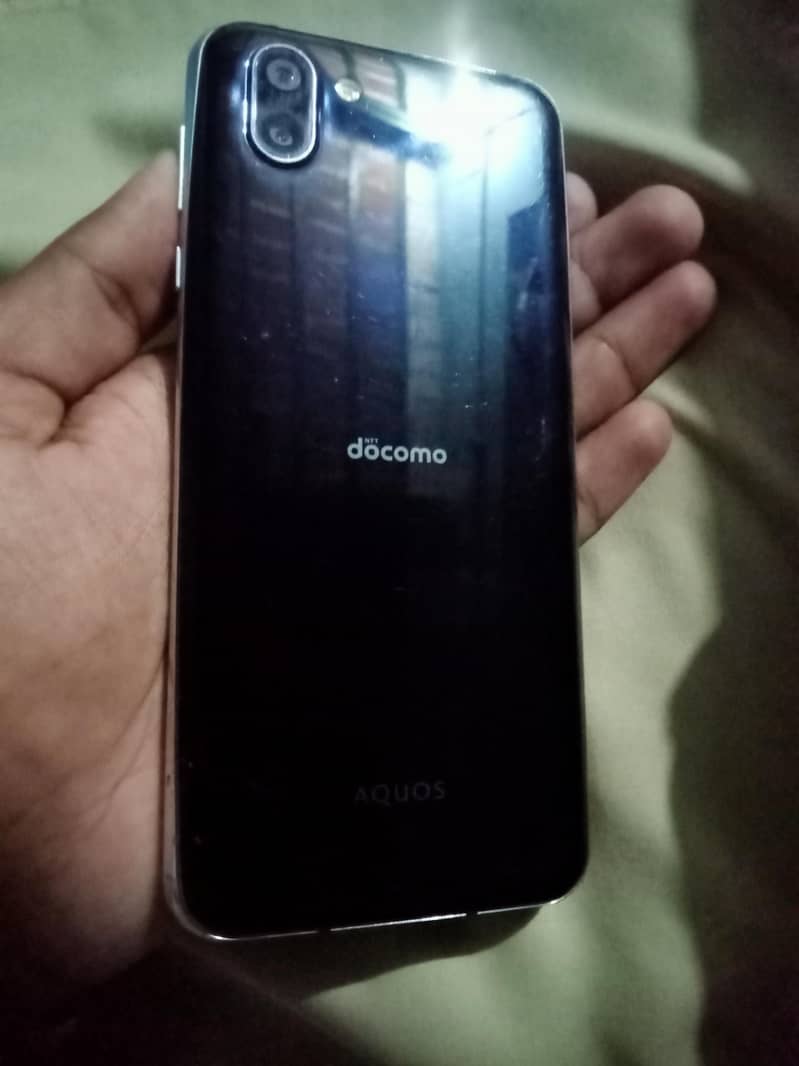 Sharp Aquos R2 8